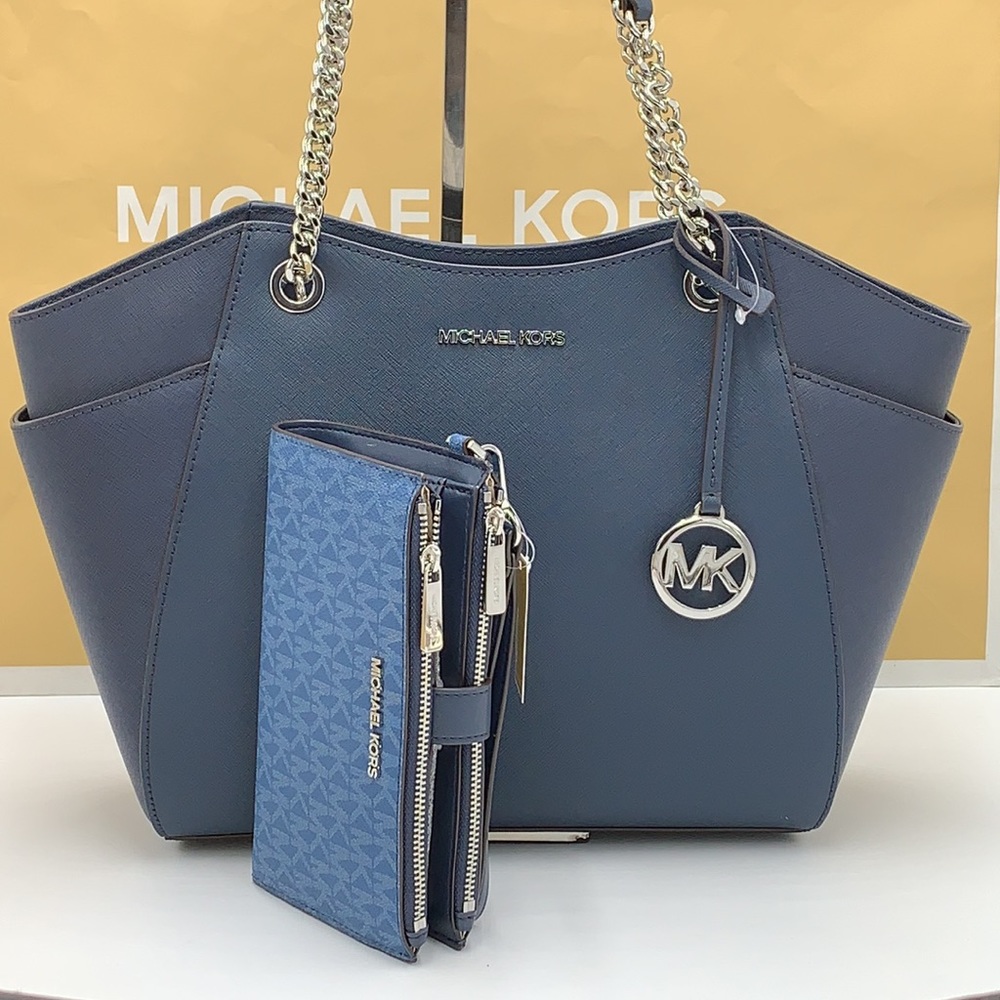 MICHAEL KORS LARGE CHAIN SHOULDER TOTE NAVY & LG DOUBLE ZIP WRISTLET DK … - Picture 2 of 16